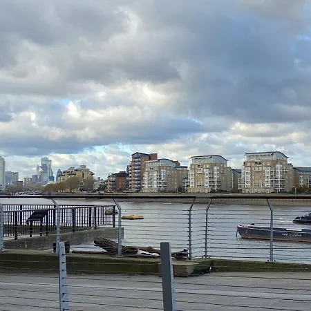 2-Bedroom Flat In Cutty-Sark, Greenwich ! Londres Extérieur photo