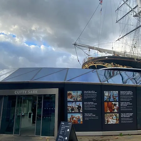 2-Bedroom Flat In Cutty-Sark, Greenwich ! Londres Extérieur photo